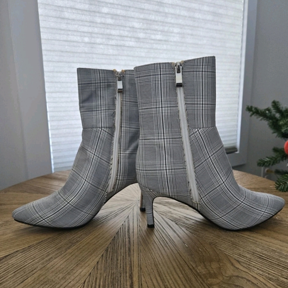 NEW RARE Cinderella of Boston Gray White Black Stripes Tall Boot Heels Sz 5.5 M
